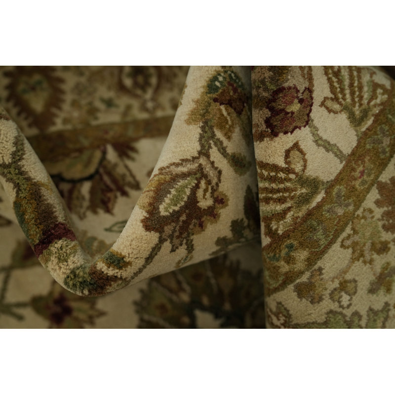 Tapis oriental élégant à motif floral beige et olive Agra 4 x 6