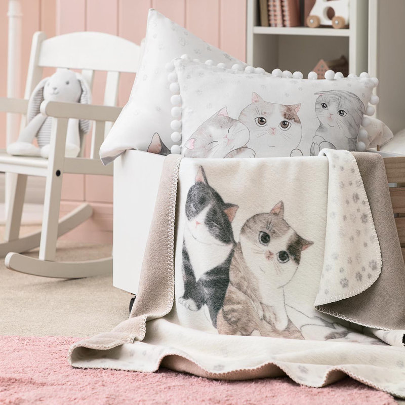 Kitty throw