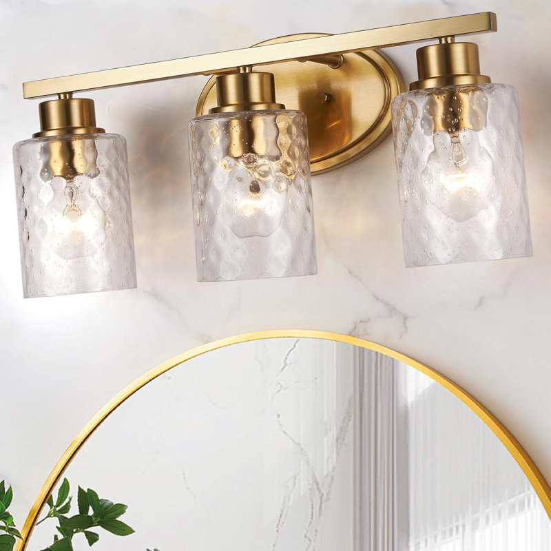 Luminaire de salle de bain en or brossé avec abat-jour en verre martelé, fixation murale antirouille, conception à 3 lumières pour un décor moderne et rétro