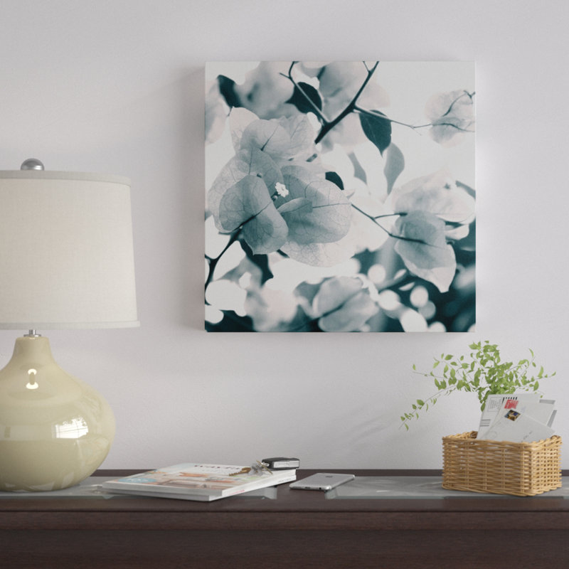« about a fleur », reproduction sur toile tendue, H 24 po x l 24 po x P 2 po