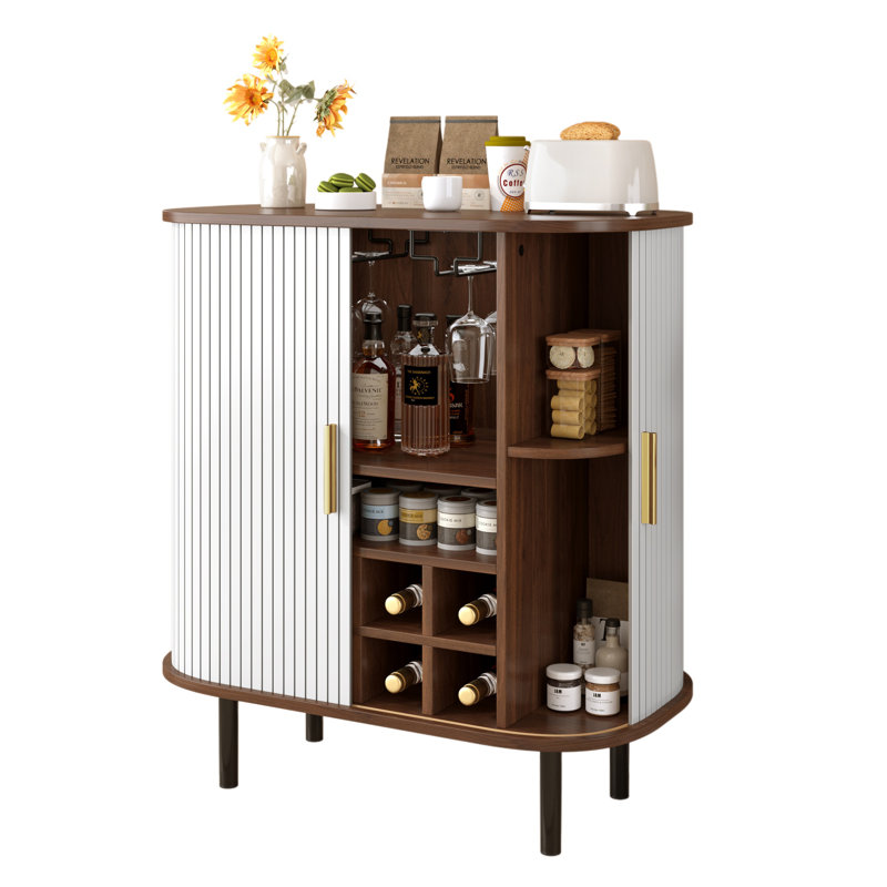 Armoire à vin cannelée 28 po avec porte-bouteilles à 8 grilles, panneau de fibres à densité moyenne blanc et console de rangement en métal avec portes coulissantes