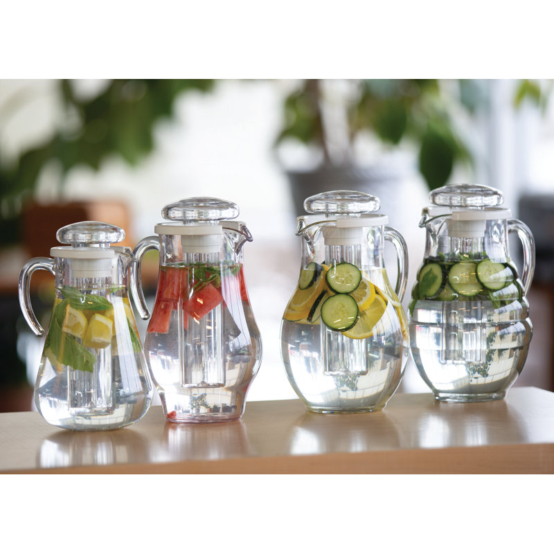 Pichet en plastique avec tube de glace