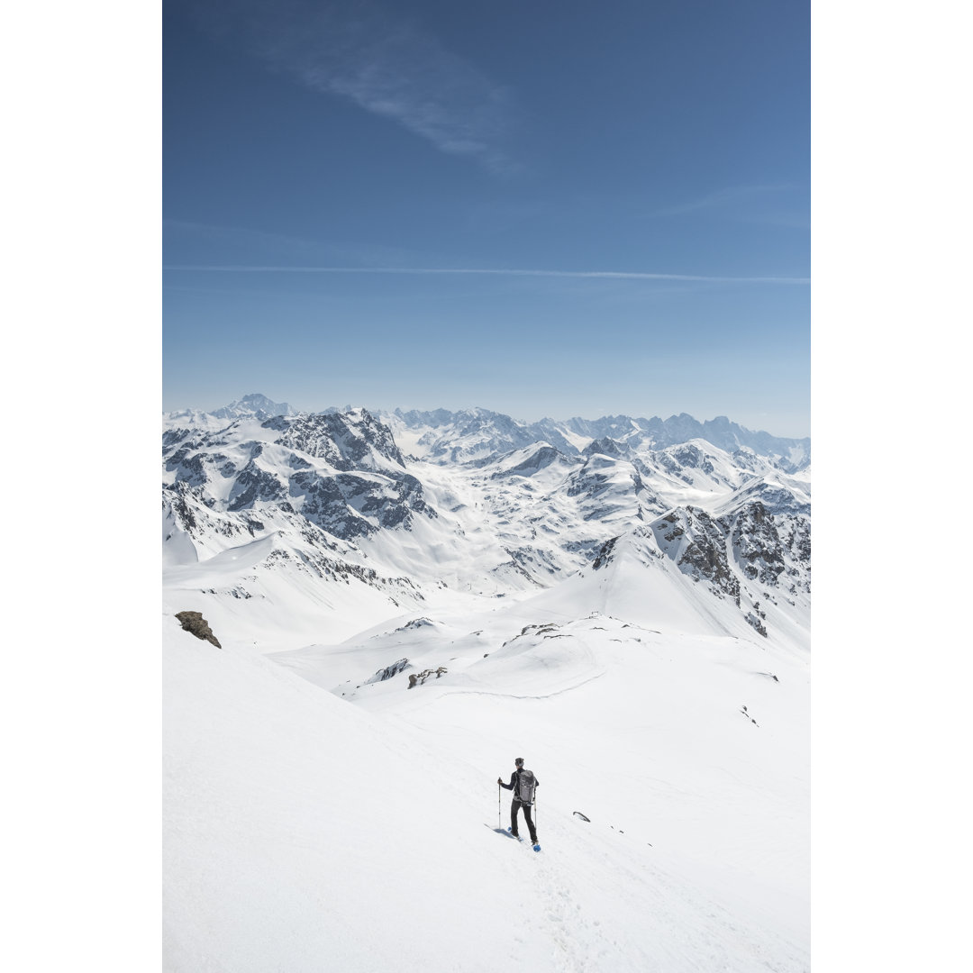 Mountaineer On A Snow Capped Majestic Valley von Deimagine - Leinwanddrucke