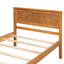 Lit plateforme simple avec tête de lit, structure de base en lattes de bois immaculées, sans sommier, tête de lit en chêne et structure supportée, style-120645751
