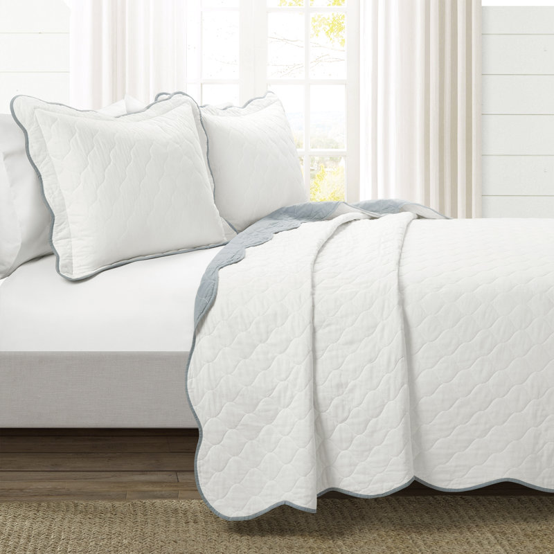 Lush Decor Coastal Chic Scalloped Edge Reversible Cotton Quilt Set