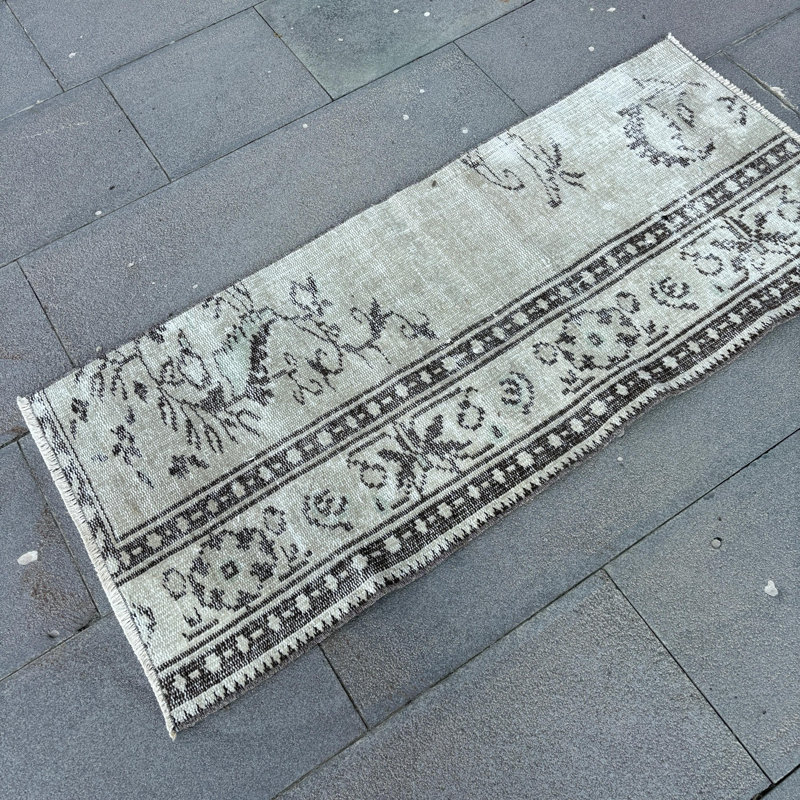 Vintage Turkish Oushak Rug in Beige - Soft and Washable Antique Decor for Entry Spaces