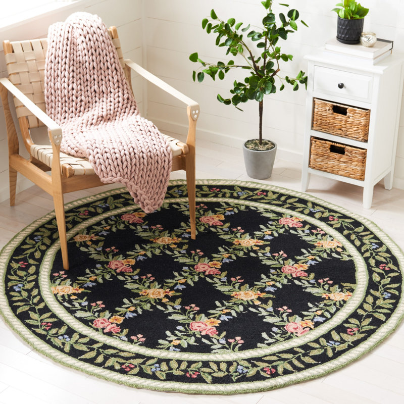 Beyda Hand Hooked Wool Pile Floral Rug, Round 5'6"