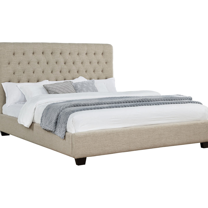 Très grand lit tapissier en avoine, tête de lit classique, conception ouverte, tête de lit en contreplaqué et structure en pin pour un look sophistiqué, disposition dans la chambre à coucher, nécessite un sommier