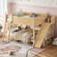 Lit double au dessus d'un lit double avec tablettes coulissantes et de rangement, maison moderne en bois massif naturel