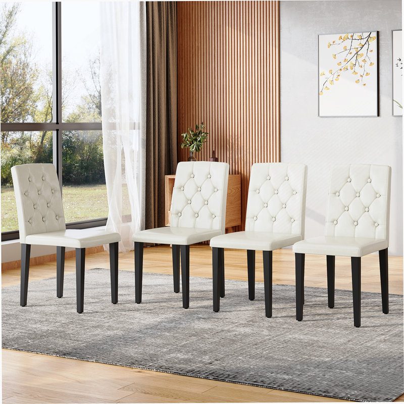 Ensemble de 4 chaises de salle à manger en polyuréthane blanc: dossier à boucle ergonomique, hauteur de 35 pouces, pieds en métal noir, combinant confort et texture. Parfaitement adapté aux salles à manger familiales, aux salles de banquet d'hôtel, etc.