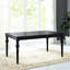 Mobilier de salle à manger Urban Style Table avec 4 chaises et banc. Bois massif, bouton rembourré, pieds noirs. Ensemble de décorations de chambre en bois de style. Table rectangulaire, revêtement, pièce à pieds.