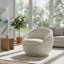 Chaise longue pivotante en laine crème, confortable et polyvalente.