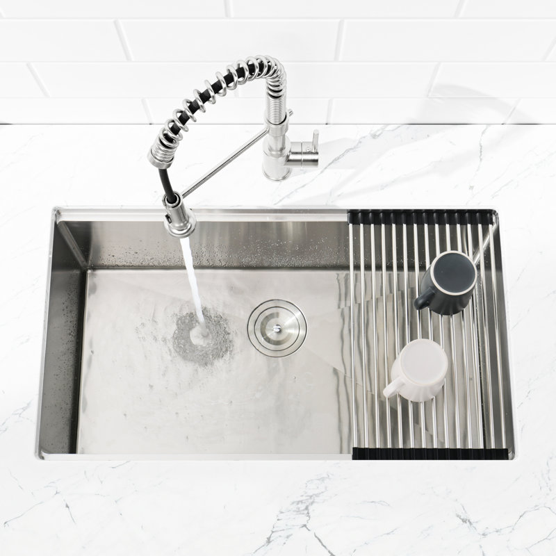 Évier de cuisine en acier inoxydable gris foncé 33 po x 19 po - fait à la main avec une station de travail polyvalente et moderne, finition intérieure hygiénique 33 po x 19 po