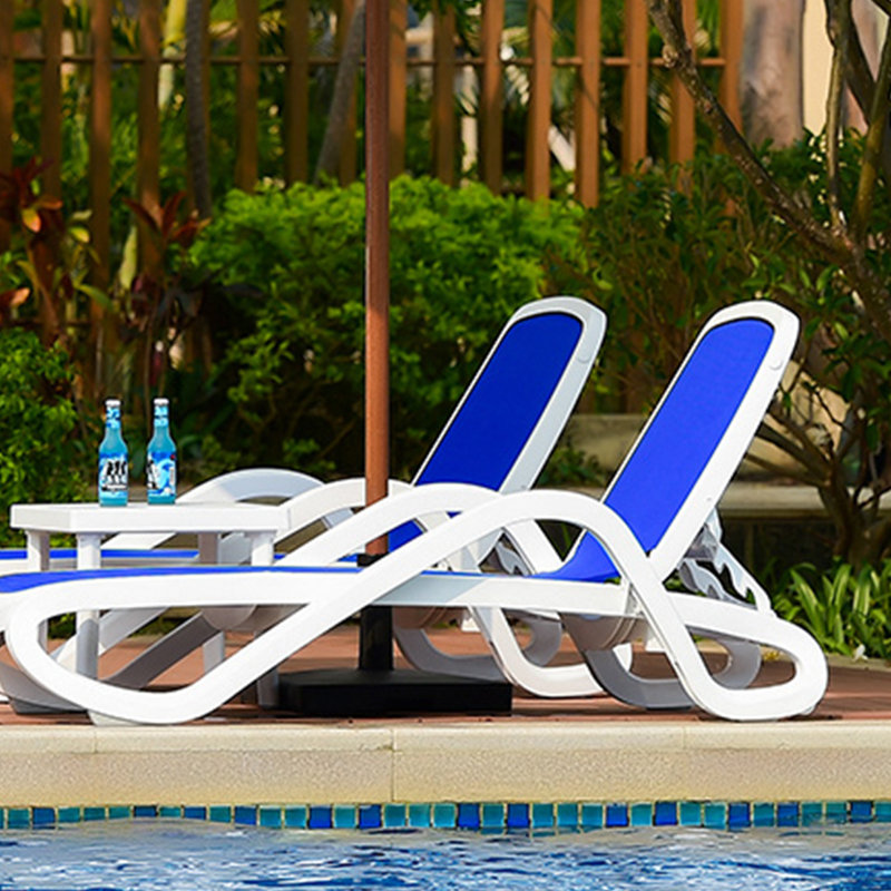 Chaise longue d'extérieur réglable et inclinable