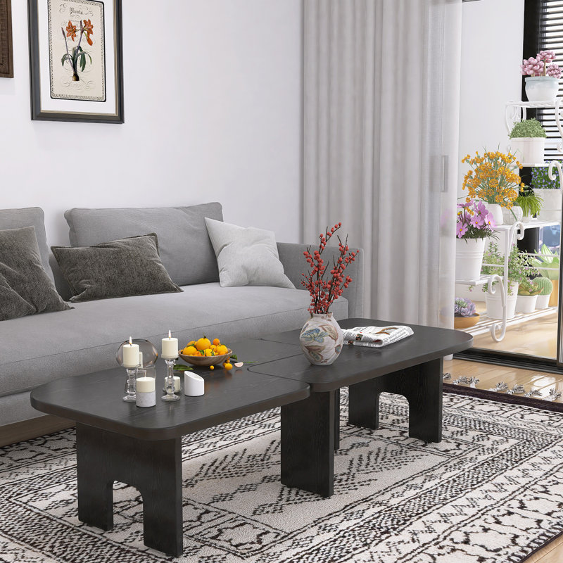 Table basse gigogne contemporaine en sapin noir, extensible jusqu'à 180 cm (70,86 po), idéale pour le salon principal, gain de place et polyvalente, centre de pièce moderne, surface lisse.
