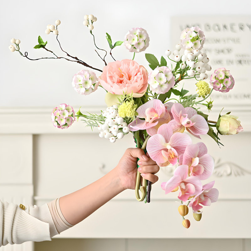 Ornements de fleurs simulées
