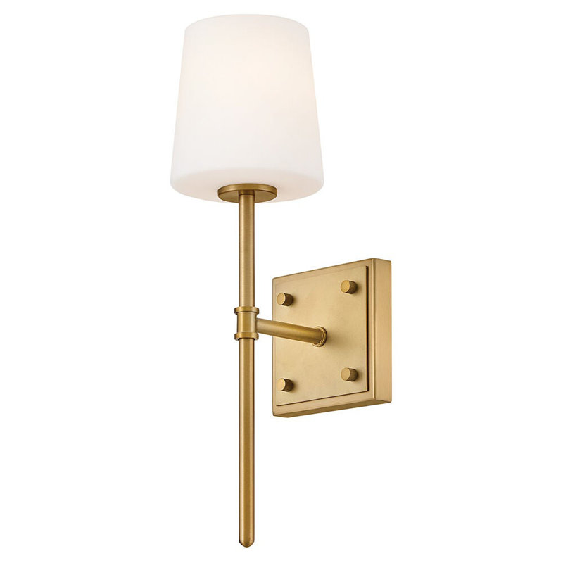 Saunders 1 - Light Wallchiere
