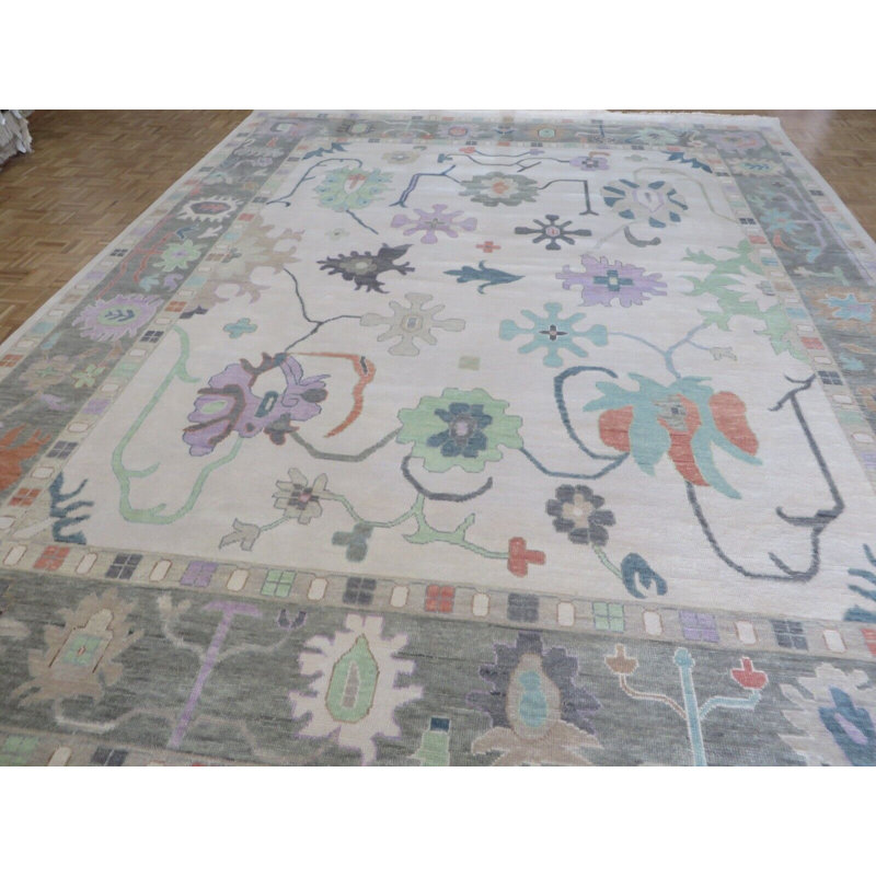Tapis unique ivoire 9 pi 11 po x 14 pi One-of-a-Kind