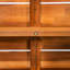 Ensemble de salle à manger d'extérieur brun en bois, conception à lattes, - pieds enveloppés, table et banc en bois à faible entretien nécessitant un abat-jour, surface pour le contrôle de l'eau, durabilité fiable fabriquée à la main
