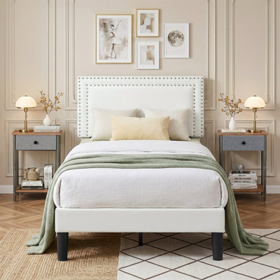 Ensemble de chambre en velours capitonné avec lit et 2 tables de chevet, aucun lit plateforme tapissier requis