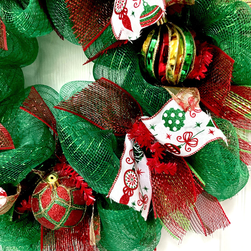 Couronne de Noël avec ornements