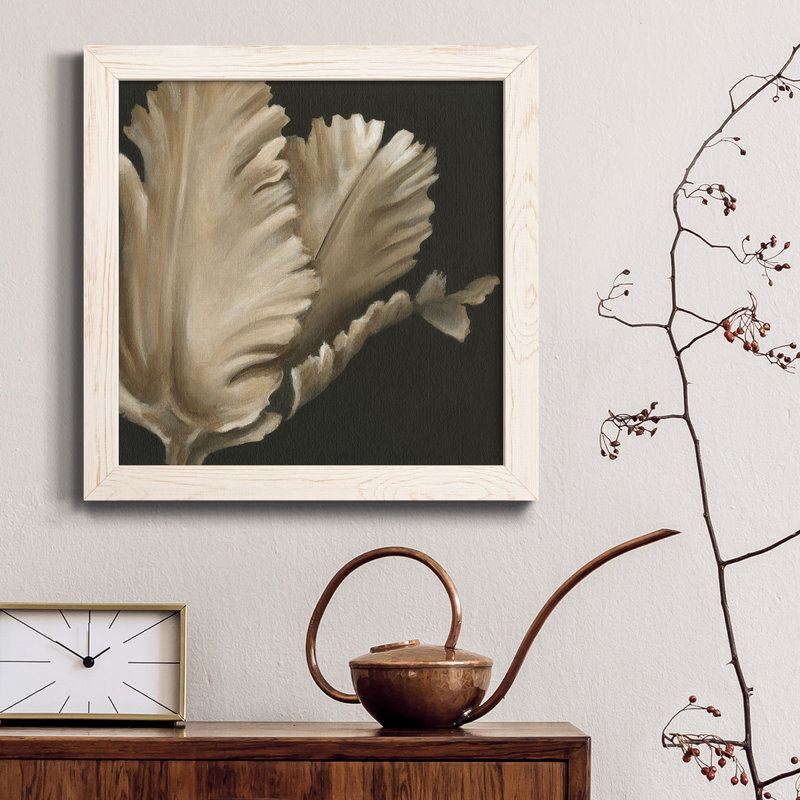 «Classical Blooms I», art mural sur toile, H 35,5 po x l 35,5 po x P 1,5 po, Blanc