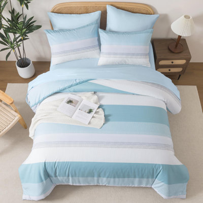 Ensemble d'édredon pleine grandeur Andency bleu clair - 7 pièces, lit léger rayé dans un sac, ensemble de literie réversible en microfibre douce avec édredon, drap-housse, taies d'oreiller et taies décoratives
