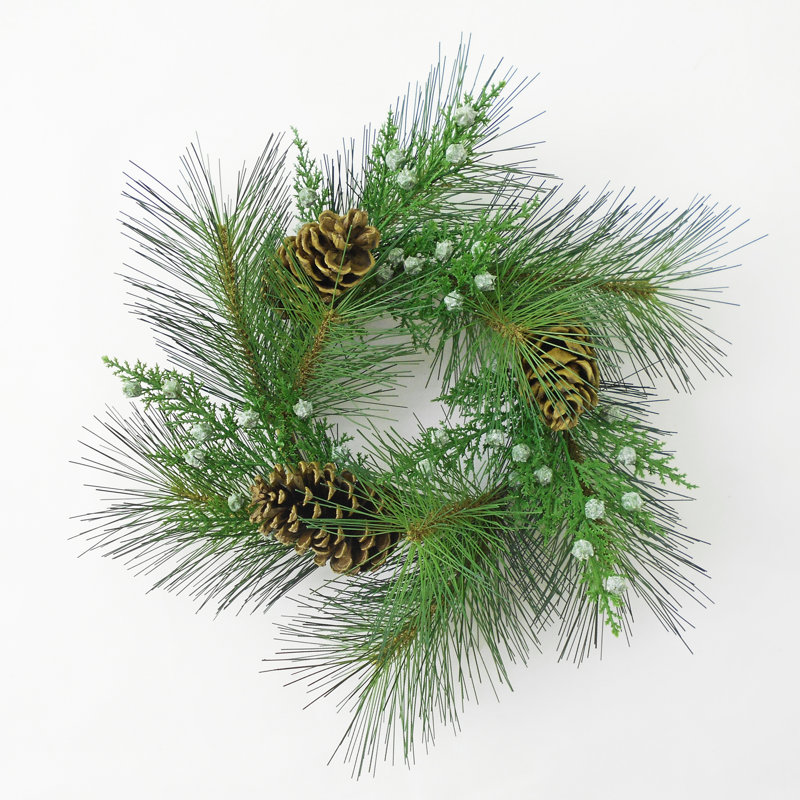 Couronne de Noël à longues épingles et genévrier, H 18 po x l 18 po x P 3,5 po