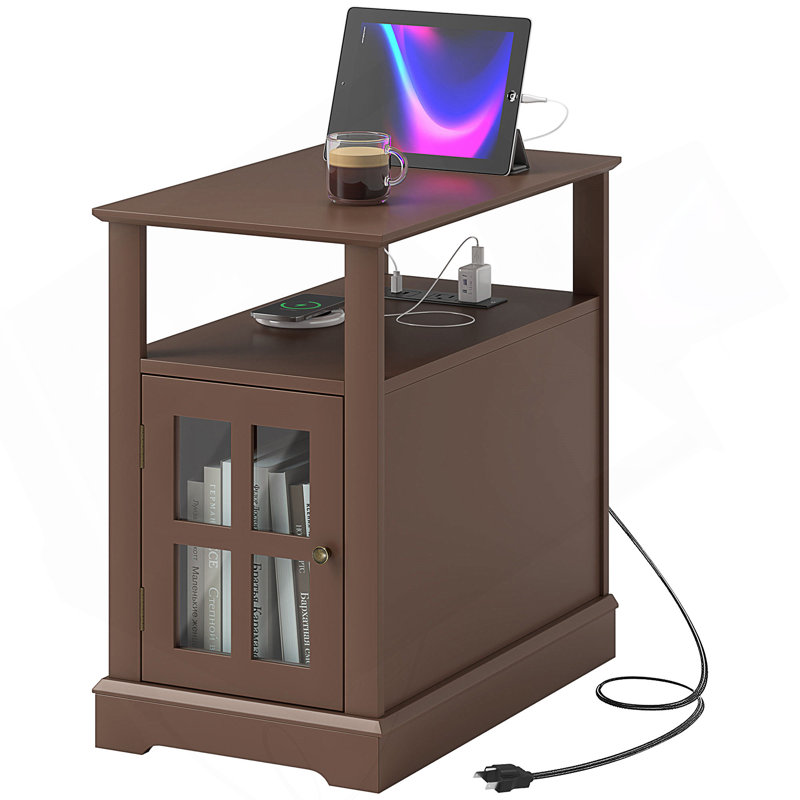 Table de bout avec station de charge, table d'appoint étroite avec ports et prises USB, petite table avec rangement caché et tablette ouverte pour le salon