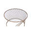 Table basse élégante avec plateau en métal champagne et verre transparent