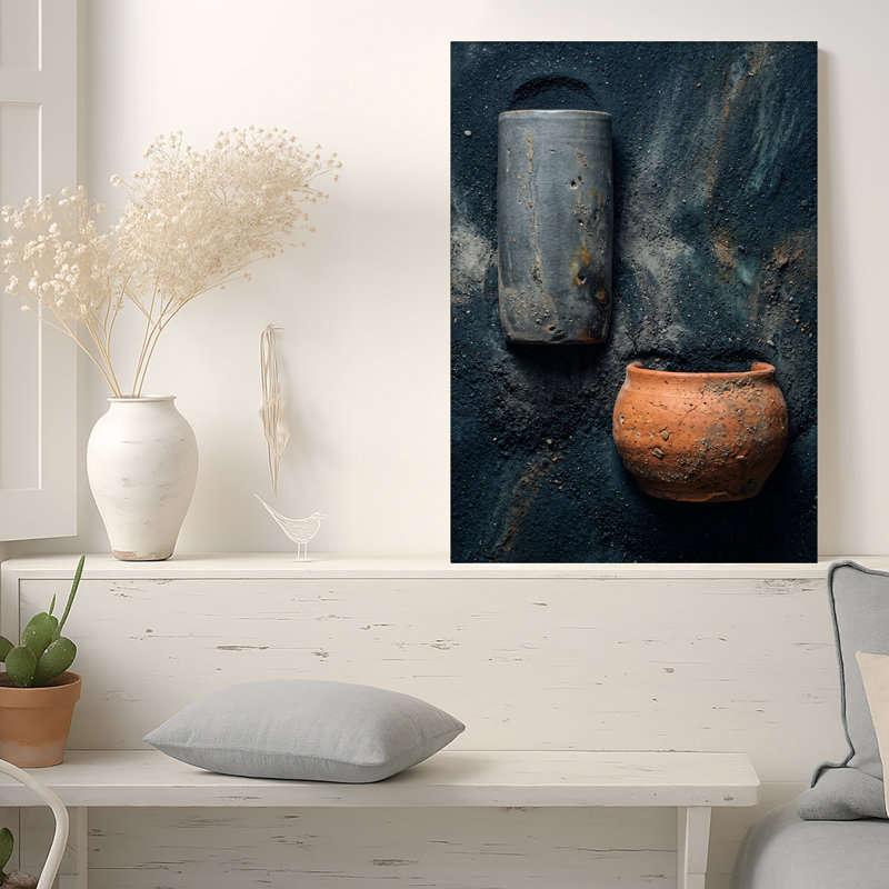 Art mural sur toile, "Rustic Ceramique Vessels" sur fond bleu texturé, H 30 po x l 20 po