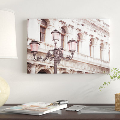 Photographie de Venise sur lanternes roses I