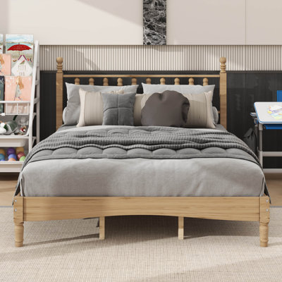 Grand lit plateforme en bois avec tête de lit d'inspiration gourde