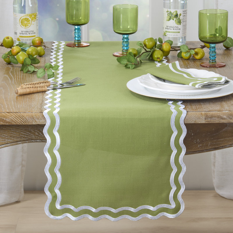 Chemin de table Scalloped Border - Chemin de table élégant avec bords festonnés brodés, Vert