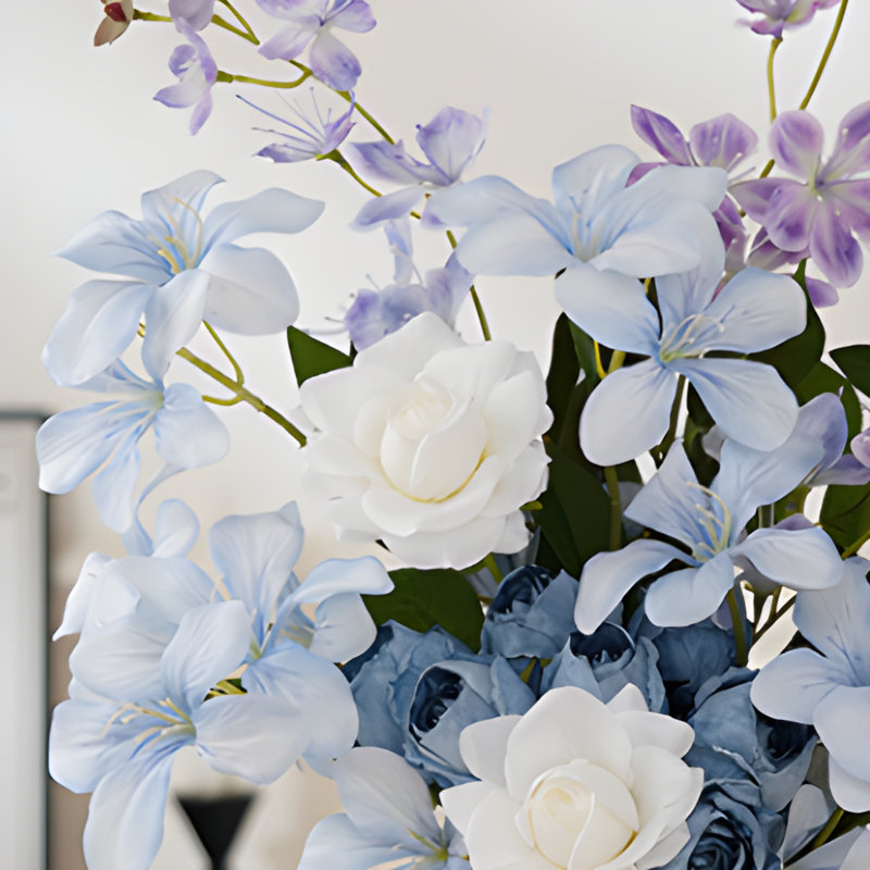 Ornements de fleurs simulées