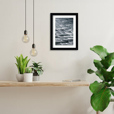 Impression sur toile encadrée «Daisey Infinite Waves 02» par Shot par Clint Wood