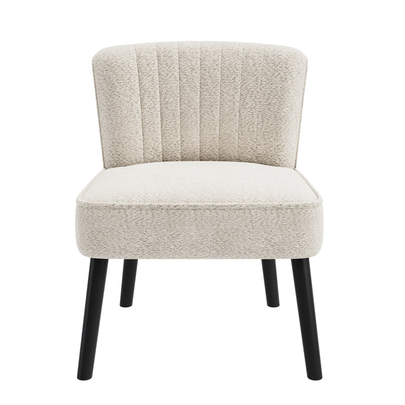 Chaise de couleur blanche - élégante et pratique pour les petits espaces
