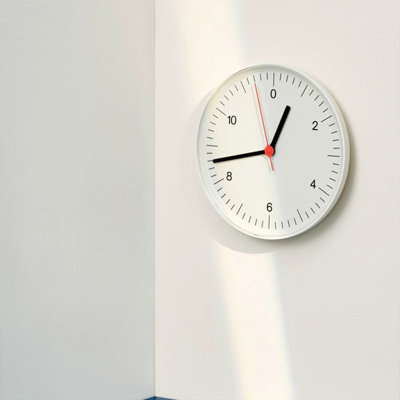 White Round Analog Wall Clocks