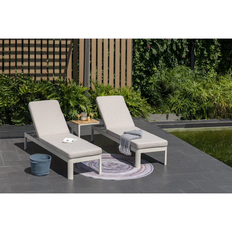Table longue inclinable simple avec coussins 74,4 po Shipka