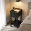 Table de chevet étroite noire avec tiroir et tablette ouverte - Table d'appoint peu encombrante pour la chambre à coucher ou le salon (design minimaliste moderne)