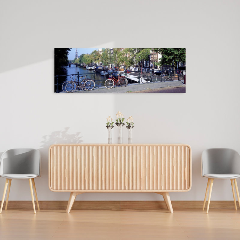 Pays-Bas, Amsterdam, bicyclettes, architecture contemporaine, art mural urbain, H 16 po x l 48 po