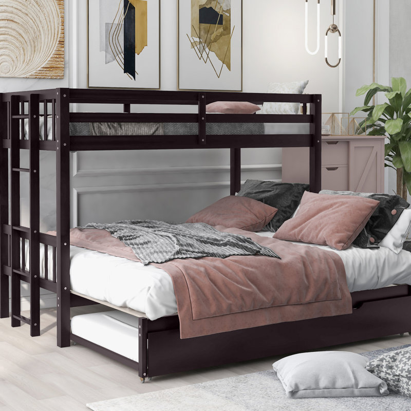 Lit superposé simple avec lit gigogne escamotable, peu encombrant pour les invités qui passent la nuit, rails, de tout côté, séjour d'amis en structure de bois, garde-corps pleine longueur, option de placement et cadre