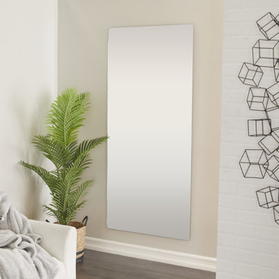 Miroir mural en métal argenté Aplin CosmoLiving par Cosmopolitan 32 po x 0 po x 71 po