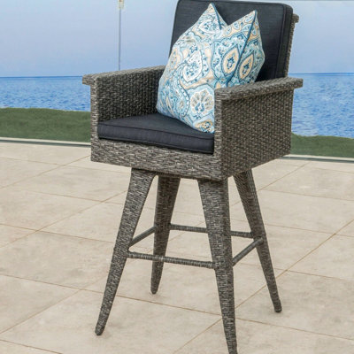 Tabouret de bar extérieur 30 po. Revêtement gris foncé. Cuir et fer. Profondeur : 23,47 po ; largeur : 25,46 po ; hauteur : 45,1 po. Tabouret de bar à assembler avec housse. Dimensions : 23,47 po (P) x 25,46 po (L) x 45,1 po (H). Assemblage requis.