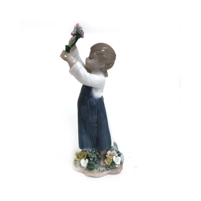 Fille tenant des fleurs Steppe