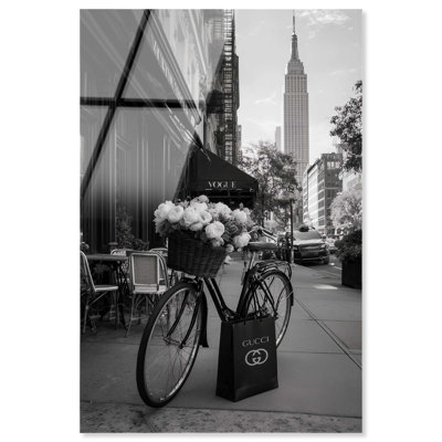 Vélo et fleurs à New York, impression murale tendance imprimée par Notoriart, prête à être suspendue, H 30 po x l 20 po