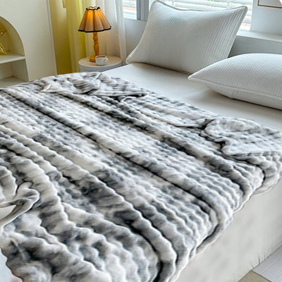 Couverture brillante en flanelle de lait