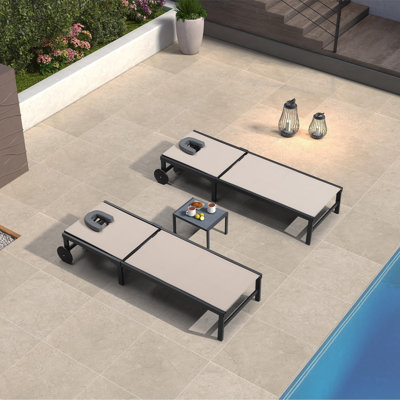 Ensemble de chaise longue de bronzage de patio avec trou vers le bas