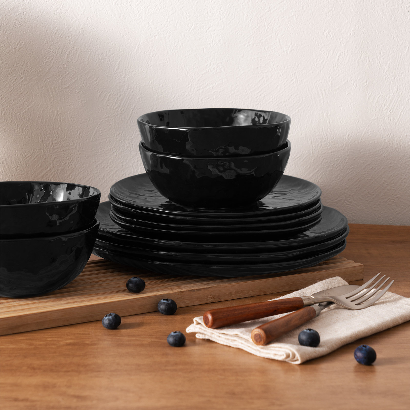Sanjay Porcelain Dinnerware Set, Glossy Black