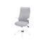 Chaise de bureau avec siège rembourré et hauteur réglable, dossier haut en maille gris aspect métal blanc, siège en tissu, base ergonomique rembourrée.